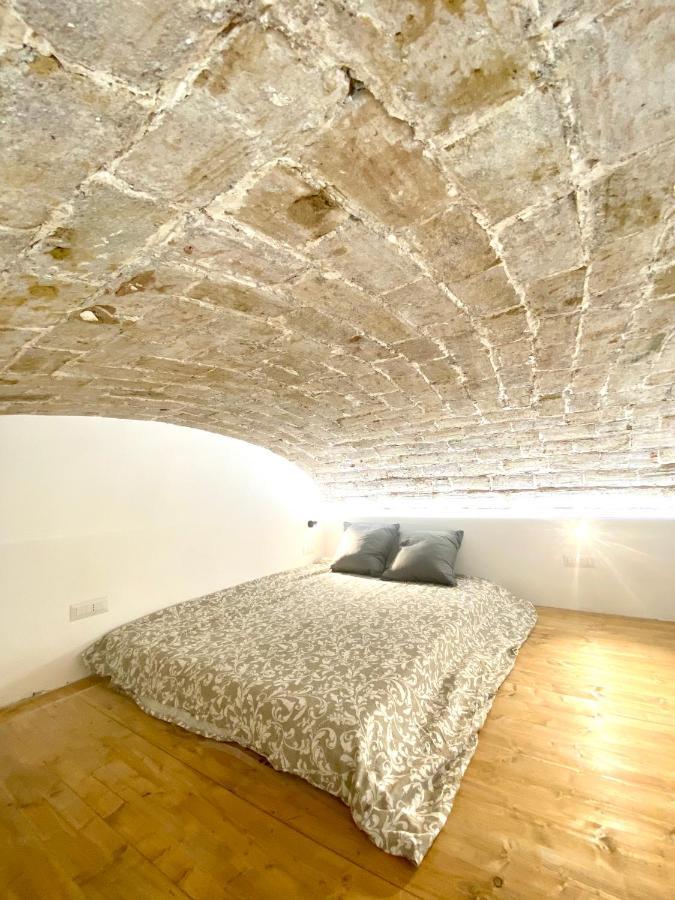 Nice Downtown Loft Apartment Рим Екстериор снимка