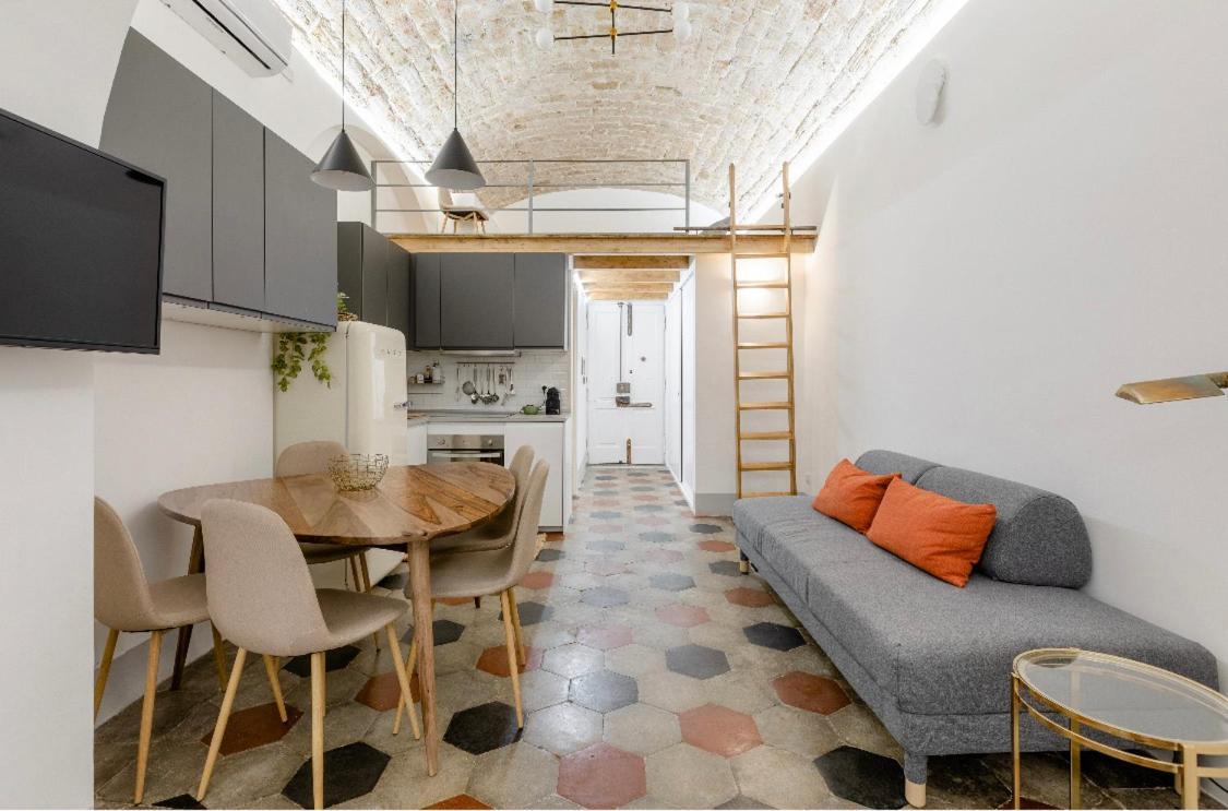 Nice Downtown Loft Apartment Рим Екстериор снимка