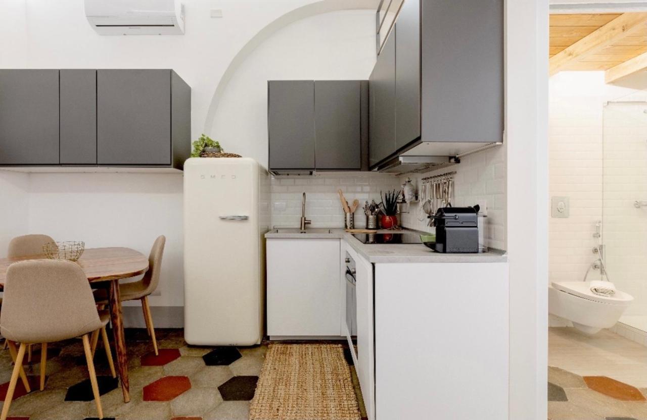 Nice Downtown Loft Apartment Рим Екстериор снимка