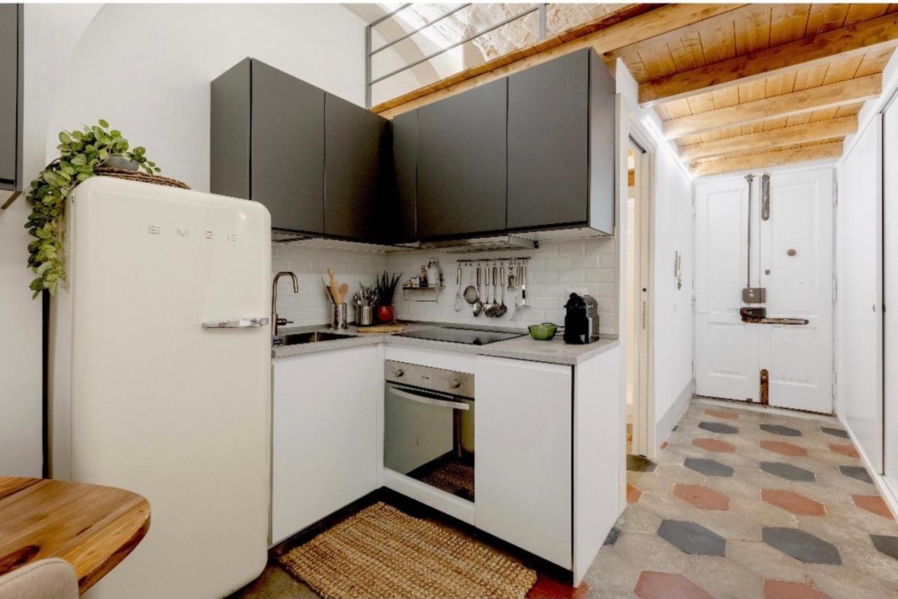 Nice Downtown Loft Apartment Рим Екстериор снимка